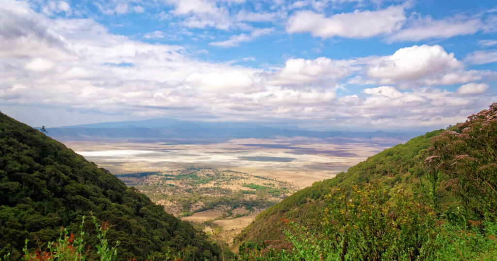 uizicht op krater van ngorongoro conservation area