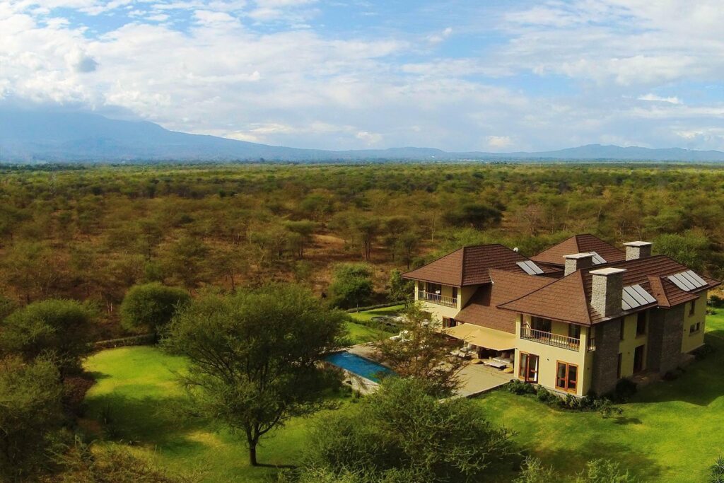 Siringit Villa in the Tanzanian landscape with a swimming pool